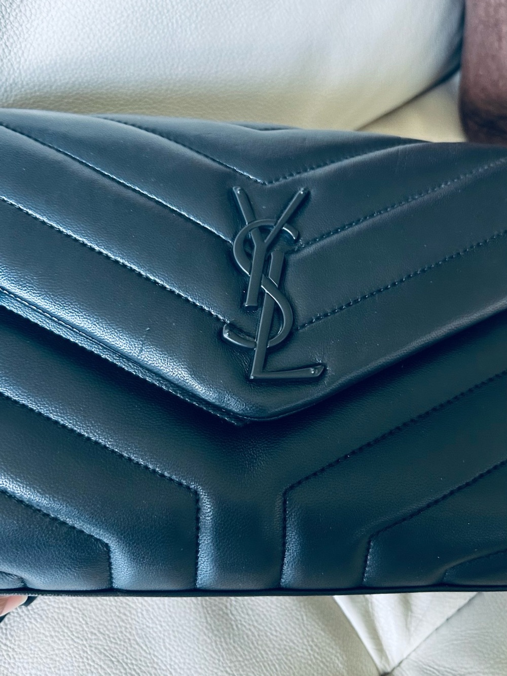 Designer-Inspired Black Quilted Shoulder Bag with Logo Accent - Picture 6 of 6